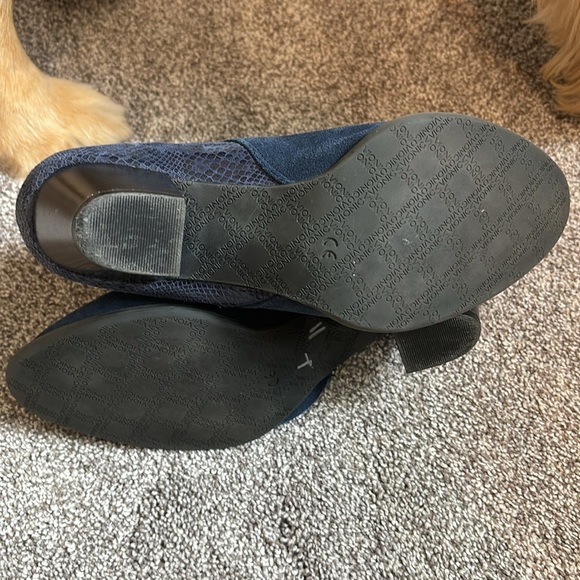 Vionic Anne Leather Zip Booties - Picture 9 of 11